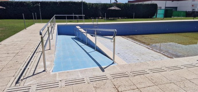 Concluyen las obras de impermeabilización y accesibilidad en la piscina de Campo Lugar (Cáceres)