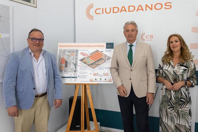El candidato de CS a la Alcaldía de Sevilla, Miguel Ángel Aumesquet, presenta su propuesta de trasladar la Feria de Sevilla a Tablada.