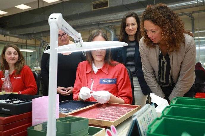 Cladera, durante la visita a Majorica.