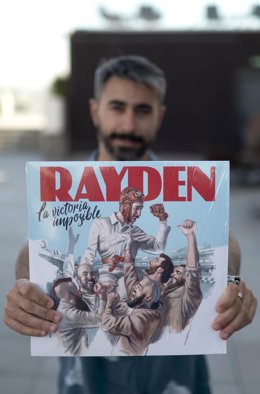 El cantante Rayden posa tras una entrevista para Europa Press, en el Hotel RIU, a 20 de abril de 2023, en Madrid (España). David Martínez Álvarez, más conocido como Rayden, lanza el viernes 21 de abril  su último y octavo álbum La victoria imposible
