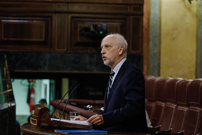 Archivo - El diputado del PP, Gabriel Elorriega, interviene durante una sesión plenaria en el Congreso de los Diputados