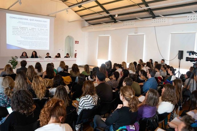 Unas 100 personas participan en una jornada de prevención de violencias sexuales en espacios de ocio y festivos.