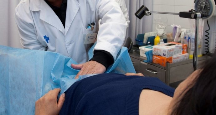 Las situaciones de riesgo más frecuentes que se detectan en la consulta son mujeres con dificultades económicas, falta de apoyo familias o que sufren situaciones de violencia machista.