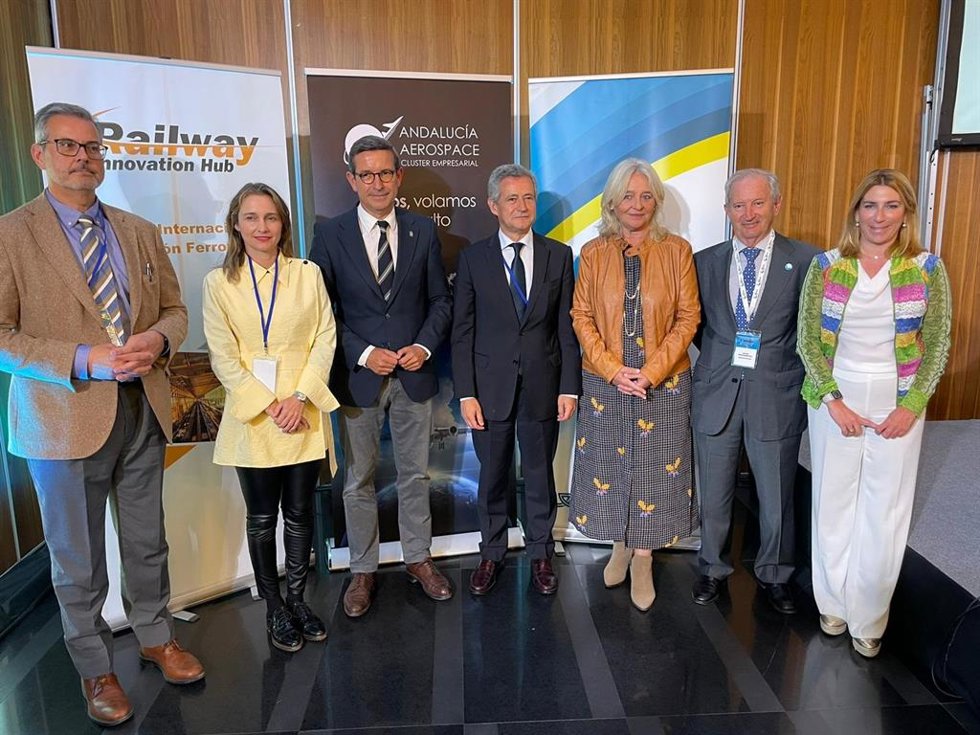 Paradela en el II Encuentro de Clústeres Aeroespacial, Ferroviario y Naval en Cádiz.