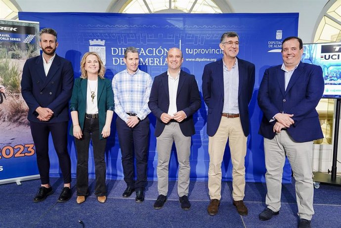 Presentación de la 'Maratón UCI Gravel World Series La Indomable 2023'.