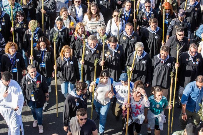 El 'president' de la Generalitat, Ximo Puig; la vicepresidenta, Aitana Mas; el presidente de la Diputación de Alicante, Carlos Mazón; el alcalde de Alicante, Luis Barcala, y otros representantes políticos en la romería de la Santa Faz 2023 en Alicante.