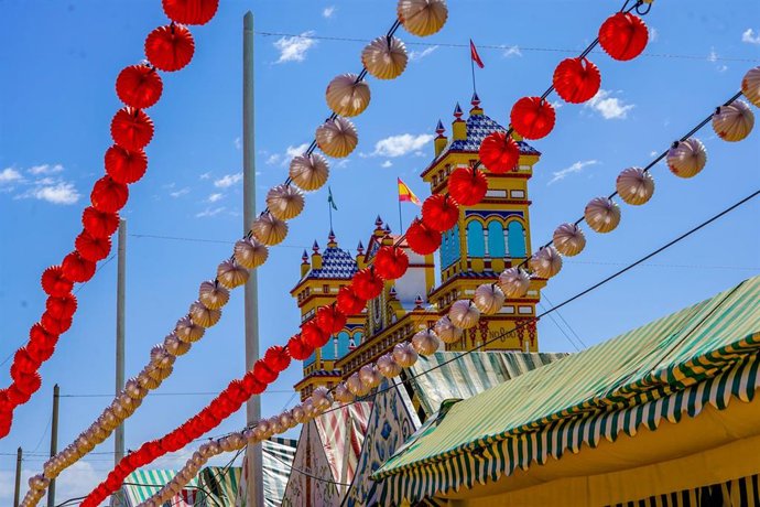 Farolillos en el Real de la Feria de Sevilla a 19 de abril del 2023 en Sevilla (Andalucía). 