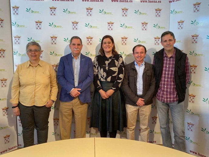 Viso (2 izda.) y Piernagorda (centro), durante la visita a Baena.