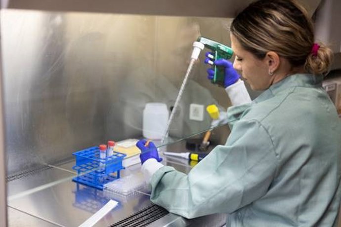 Ejemplo de Prueba de Concepto. Eva García-Veros, investigadora de la Unidad de Investigación Clínica en Inmunoterapia del Cáncer H12O-CNIO, dirigida por Luis Álvarez-Vallina.