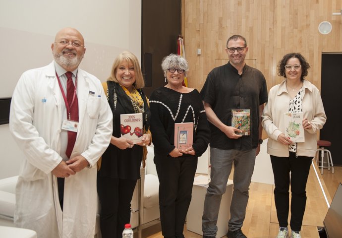 El centre i els pacients han presentat el llibre aquest dijous