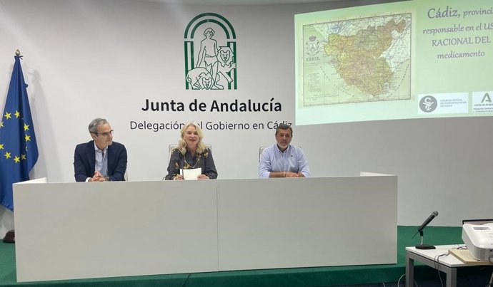 Colectivos y asociaciones participan en una jornada para orientar sobre el abuso de fármacos y su uso correcto