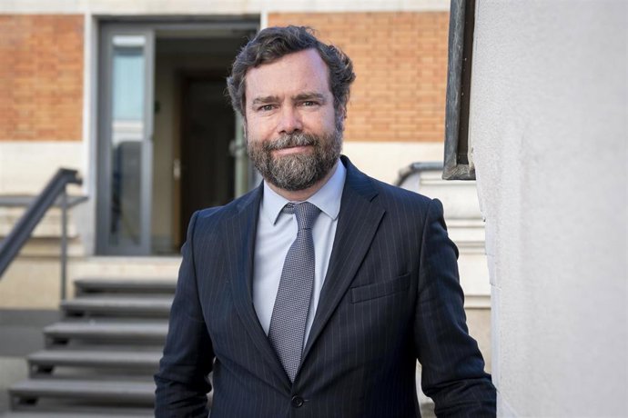 Archivo - El portavoz del Grupo Parlamentario de VOX en el Congreso de los Diputados, Iván Espinosa de los Monteros, durante una entrevista con Europa Press, en la sede de VOX, a 20 de enero de 2022, en Madrid (España). Espinosa además es vicesecretario