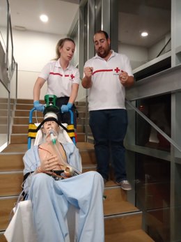 Cruz Roja oferta cursos de 'Celador sanitario'.