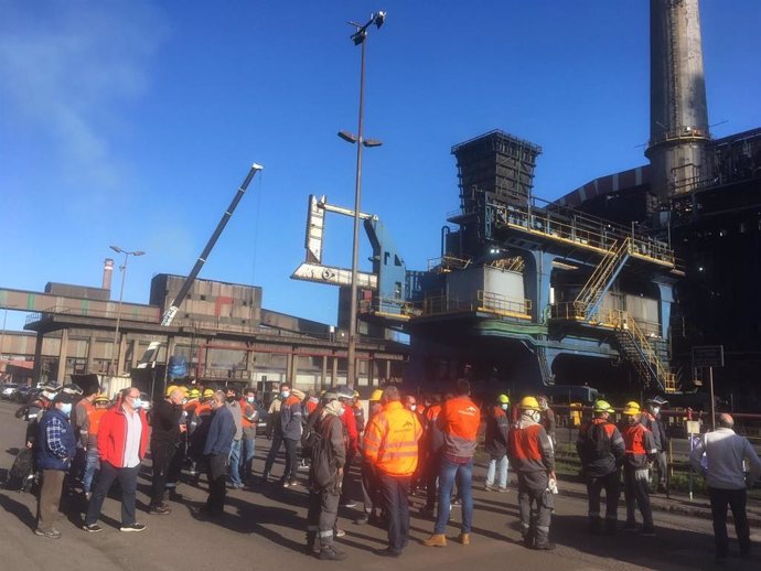 Archivo - Asamblea de Trabajadores en ArcelorMittal (Asturias) (Archivo)