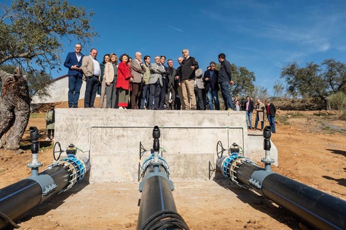 Archivo - Visita a las obras de interconexión entre el embalse de La Colada y Sierra Boyera, a mediados de marzo de este año.