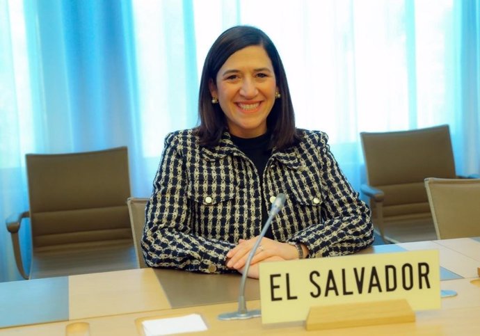 La ministra de Economía de El Salvador, María Luisa Hayem