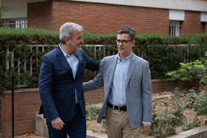 El candidato de PSC a la alcaldía de Barcelona, Jaume Collboni, junto al ministro de la Presidencia, Félix Bolaños.