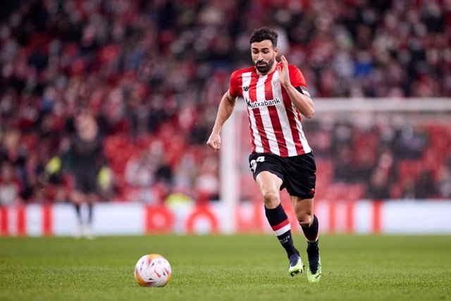 Archivo - Mikel Balenziaga of Athletic Club in action during the Spanish league match of La Liga Santander, between Athletic Club and RCD Espanyol at San Mames on 7 of February, 2022 in Bilbao, Spain.