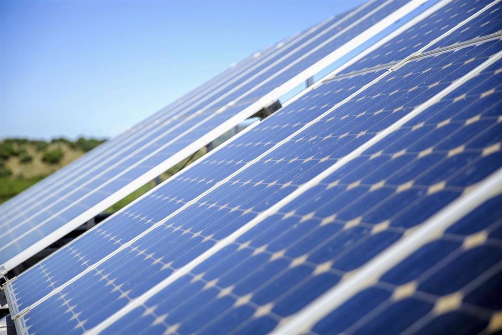Archivo - Placas solares.