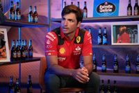 Carlos Sainz: "Nos ha sorprendido lo que han mejorado equipos como Aston Martin"