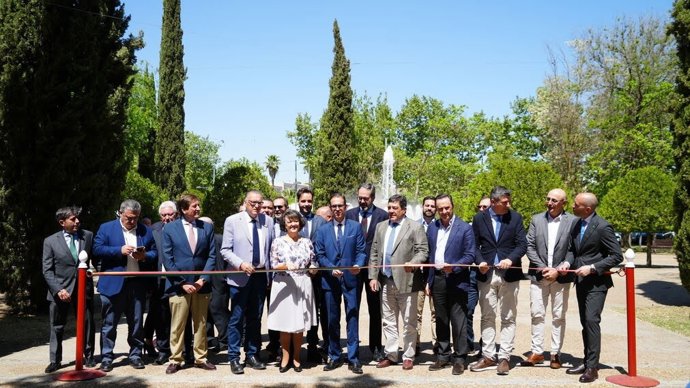 Pérez asiste a la inauguración de la XXIX Feria Agroganadera en Pozoblanco (Córdoba), junto al resto de autoridades locales y provinciales.
