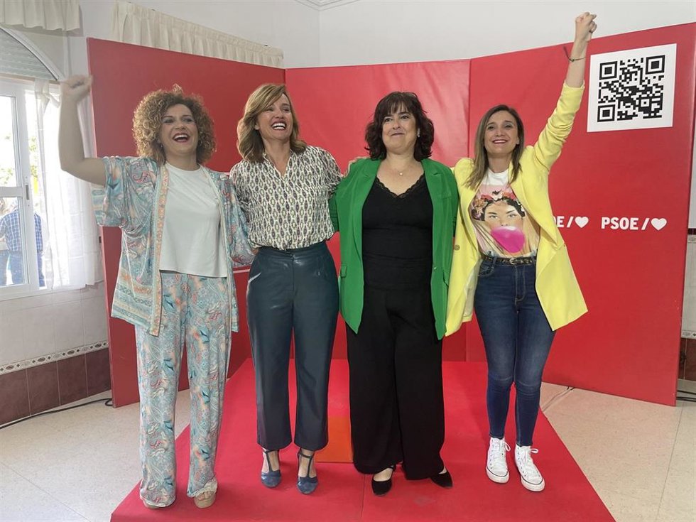 La ministra de Educación y Formación Profesional, Pilar Alegría, junto a la candidata a la Alcaldía de Aljaraque, Yolanda Rubio, a la secretaia general del PSOE de Huelva, María Eugenia Limón y a la parlamentaria andaluza María Márquez.