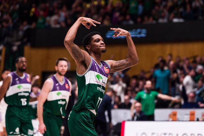 Archivo - Tyson Carter celebra una victoria del Unicaja de Málaga.