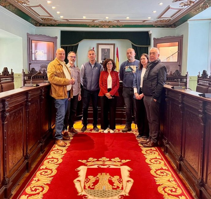 La Asociación de Empresas de las Zonas y Polígonos Industriales de Haro, integrada en la FER, y el Ayuntamiento de esta localidad han firmado un convenio marco de colaboración para actuaciones de mejora en las áreas industriales