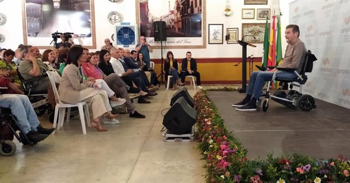 Juan Carlos Unzué durante su intervención en la gala 'Vivir valELA pena'.