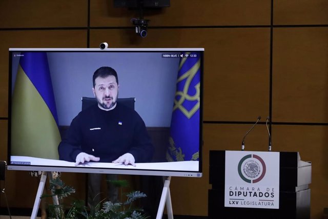 El presidente de Ucrania, Volodimir Zelenski, se dirige por videoconferencia a los congresistas de la Cámara de Diputados de México