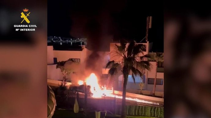 La Guardia Civil detuvo a una persona por incendiar un vehículo y robo con violencia en la isla de Lanzarote