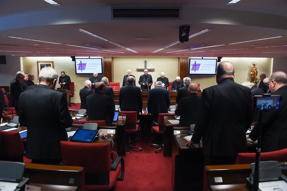 Obispos en Asamblea Plenaria.