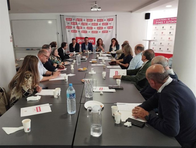 Reunión entre representantes de Pimem y candidatos del PSIB.