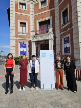 La candidata de EH Bildu a la alcaldía de Bilbao, María del Río, en el Hospital de Basurto.