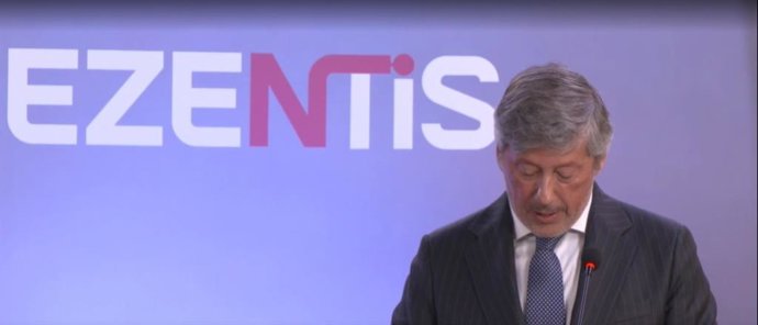 El presidente no ejecutivo de Ezentis, Enrique Sánchez de León, durante la intervvención inicial de la junta de accionistas de Ezentis, celebrada el 21 de abril en Madrid