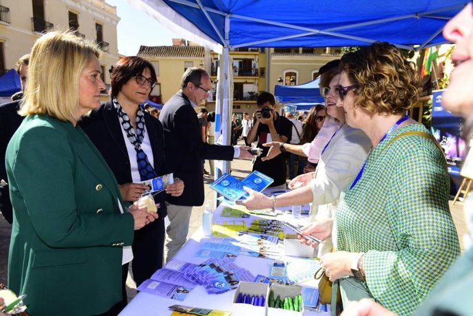 Luisa García Chamorro y María José Martín asisten a la I Feria de FP organizada por el IES La Zafra de Motril