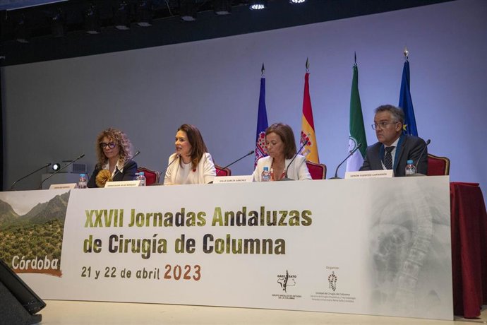 Autoridades en la inauguración de las XXVII Jornadas Andaluzas de Cirugía de Columna.