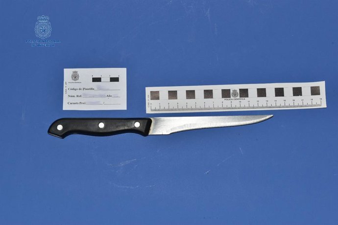 Cuhillo intervenido al agresor.
