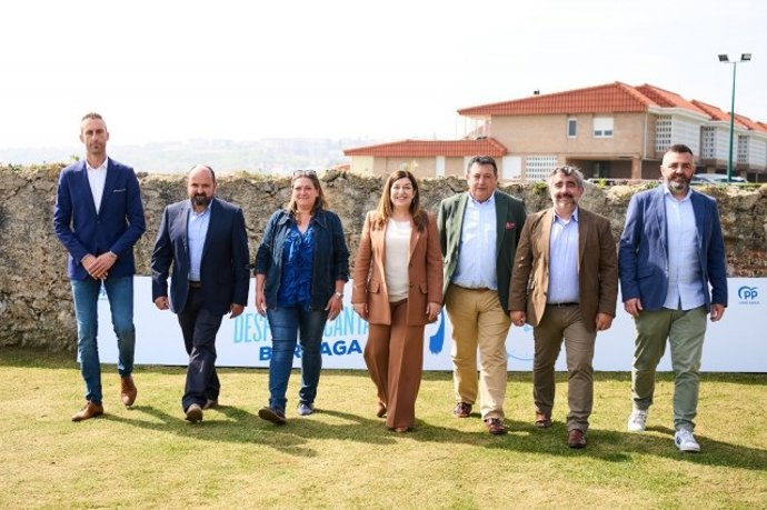 La Presidenta Del PP, María José Sáenz De Buruaga,Con Los Candidatos A Las Alcaldías De Cartes, Miengo, Polanco, Reocín, Suances Y Santillana