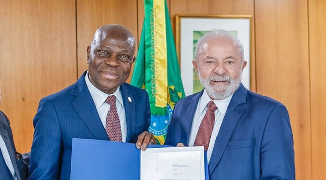 El director general de la Organización Internacional del Trabajo (OIT) y el presidente de Brasil, Luiz Inácio Lula da Silva,