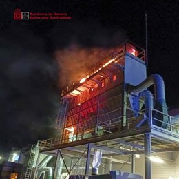 Incendio en un silo de polvo de madera en el polígono industrial de Falces.