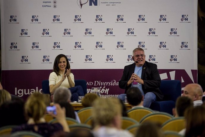 La ministra de Derechos Sociales y Agenda 2030, Ione Bellara y el presidente de EAPN-ES, Carlos Susías Rodado, en una rueda de prensa durante el XVI Encuentro Estatal de Participación 'Hacia una nueva Estrategia Nacional de Lucha contra la Pobreza', en 