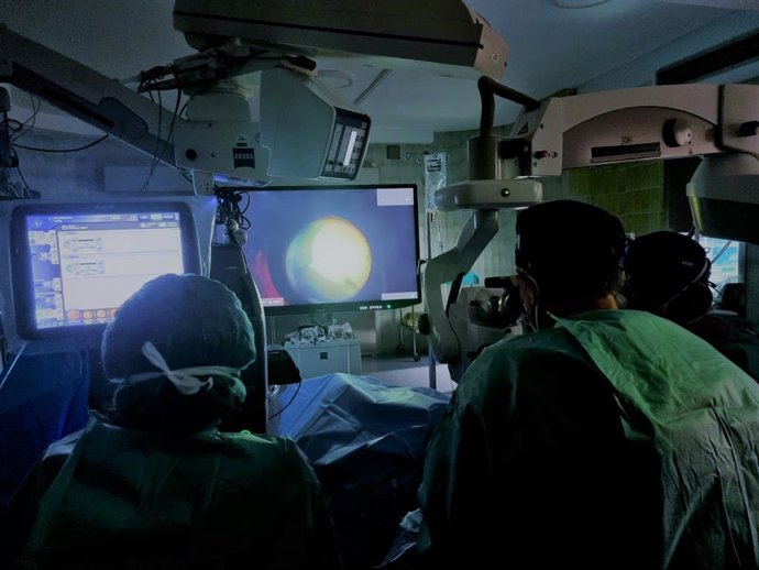 El Virgen Macarena administra por primera vez una terapia génica que permite recuperar la visión a pacientes con distrofias retinianas hereditarias