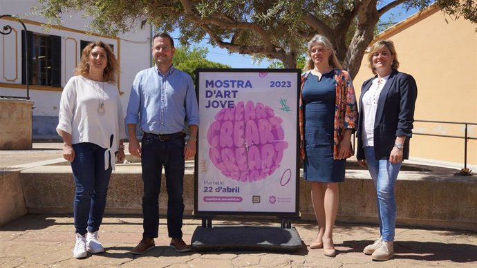 Miembros del Ayuntamiento de Marratxí presentan el 'Crear't'.