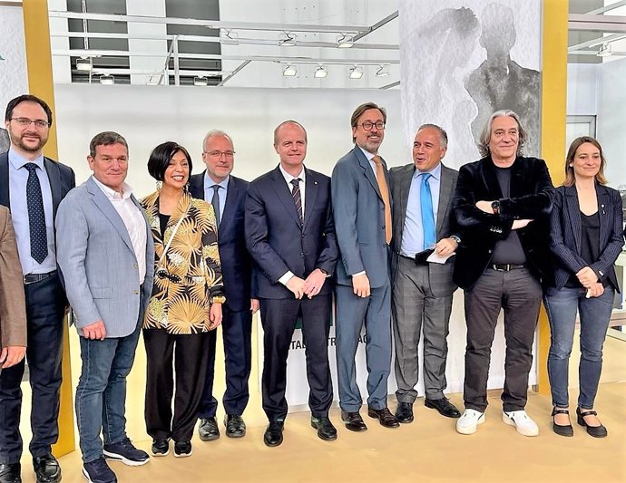 El secretario de Empresa de la Generalitat Albert Castellanos, el presidente del comité organizador de BBFW Jesús Díez, el director general de Fira de Barcelona Constantí Serrallonga y la directora de BBFW, Albasari Caro, entre otros.