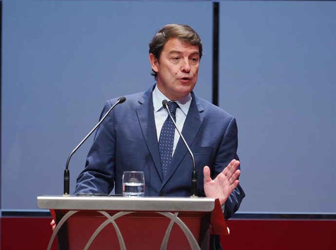 El presidente de la Junta en un momento de su discurso en la entrega de los Premios Castilla y León 2022