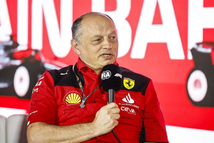 Archivo - El jefe de equipo de Ferrari, Frédéric Vasseur, atiende a los medios de comunicación. 
