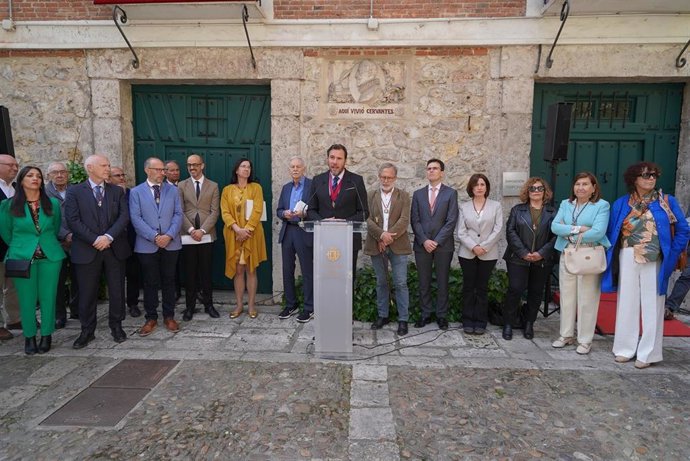 Acto en la Casa Cervantes de Valladolid con motivo del aniversario de la muerte del escritor y del Día del Libro.