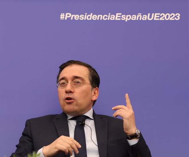 El ministro de Asuntos Exteriores, Unión Europea y Cooperación, José Manuel Albares, interviene durante la inauguración del Foro de la Sociedad Civil para la Presidencia del Consejo de la UE, en la sede del Ministerio, a 17 de abril de 2023, en Madrid (Es