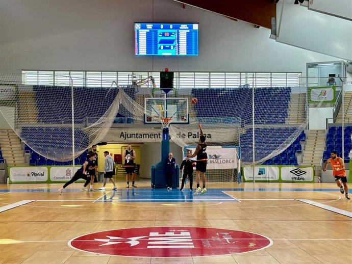Uno de los dos nuevos videomarcadores instalados en el palacio municipal de deportes de Son Moix.